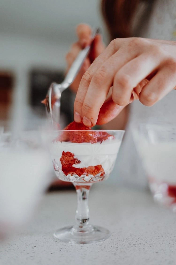 holunderblüten desserts im glas zubereiten