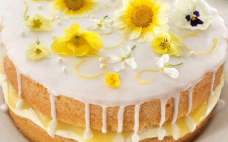 Holunderblüten-Torte zubereiten - probieren Sie das Rezept für eine leckere Nachspeise aus