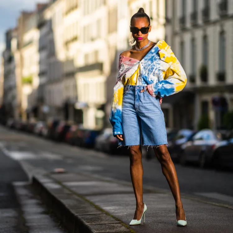 jeans shorts kombinieren sommer 2023 welche schuhe zu shorts