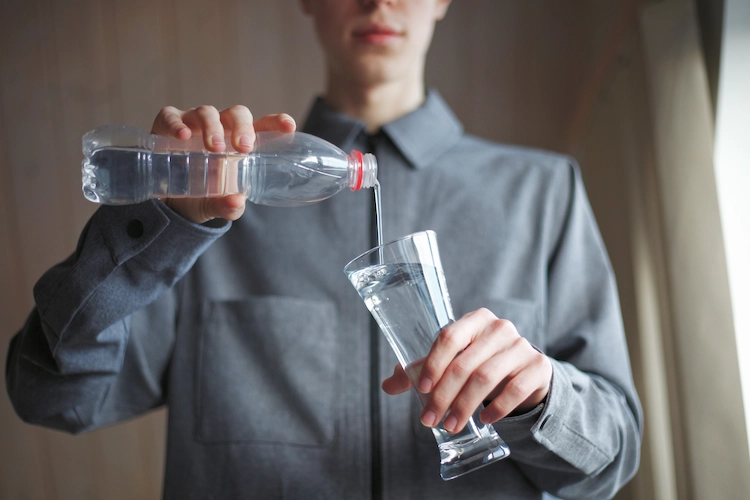 kolloidales silber verwenden und bei gesundheitlichen problemen selbst zubereitetes silberwasser trinken