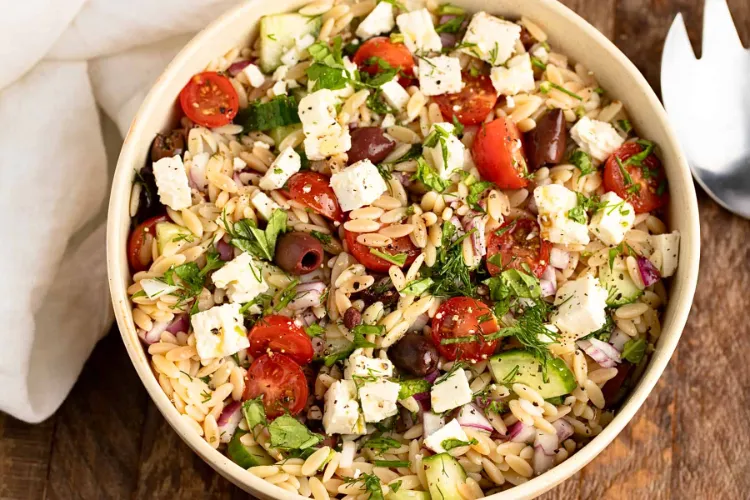 kritharaki salat mit hackfleisch griechische sommer salate zum mittagessen