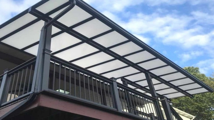 Clean terrace canopies equipped with acrylic or polycarbonate panels as sun protection