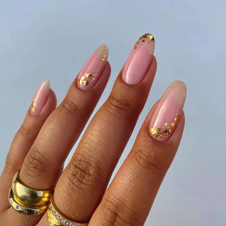 nageldesign mit nagelfolie selber machen baby pink nails nageltrend sommer 2023