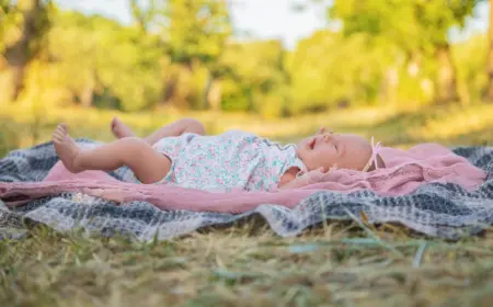 neugeborene und babys im sommer richtig anziehen und vor der hitze schützen