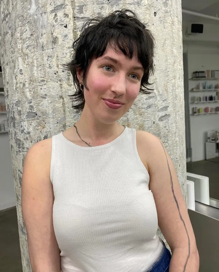 short wolf cut trend haarschnitte sommer 2023 welche haarlänge macht jünger