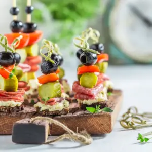 snack ideen für sommer geburtstag antipasti spieße rezept