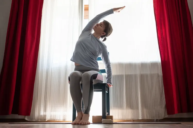 welt yogatag 2023 yoga auf dem stuhl für senioren