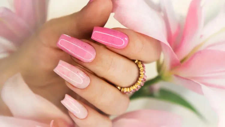 barbie nails trend nagelfarbe für sommer hot pink nageldesign