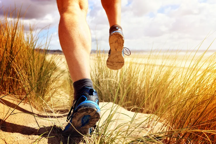 bessere ergebnisse beim sport erzielen und durch joggen am strand die intensität steigern