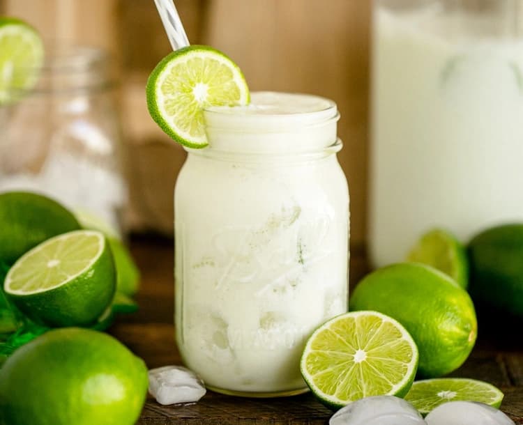 brasilianische limonade selber zubereiten als erfrischendes sommergetränk