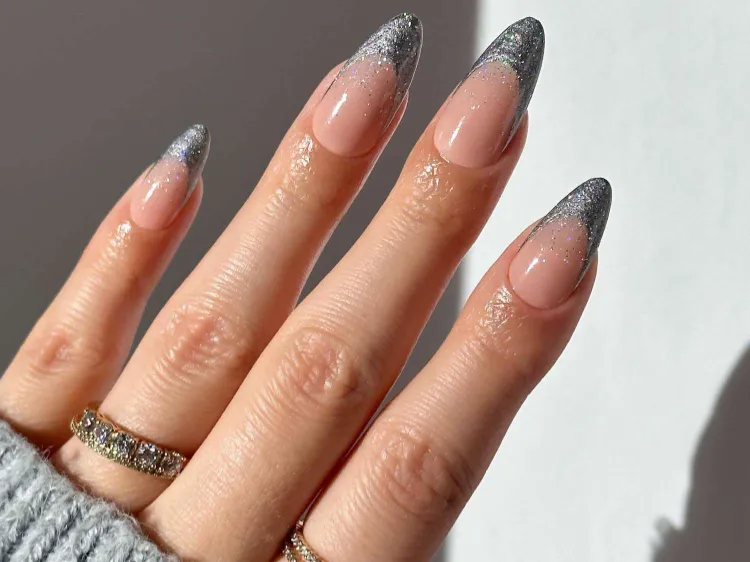 chrome nails nageltrend nagelfarbe für sommer 2023