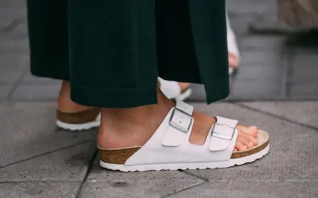 Der deutsche Klassiker Birkenstock bietet die besten Sandalen für Frauen ab 60