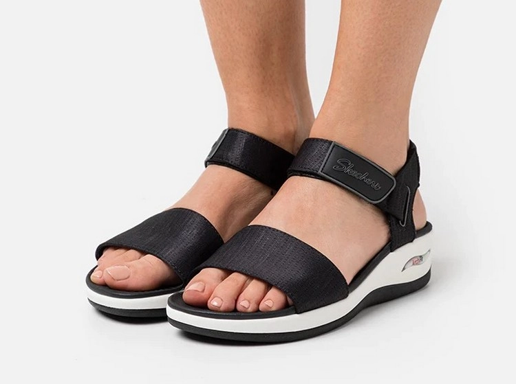 Die perfekten Sommer Sandalen für Frauen ab 60, die einen sportlichen Stil lieben
