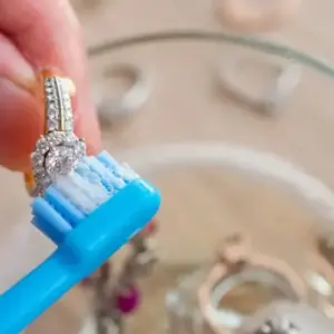 edelstahlschmuck reinigen mit wasser und seife wie schmuck aufbewahren