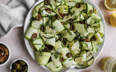 einfache zucchinisalat rezepte zubereiten sommer erfrischend lecker roh mit feta tomaten gegrillt1