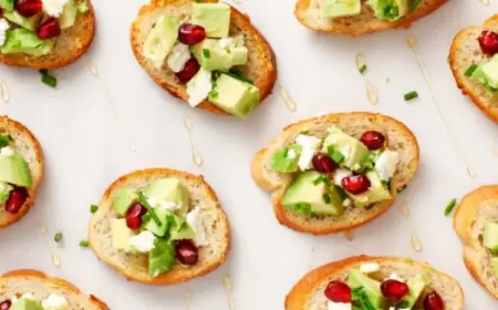 Frucht Bruschetta mit Granatapfel und Avocado selber machen