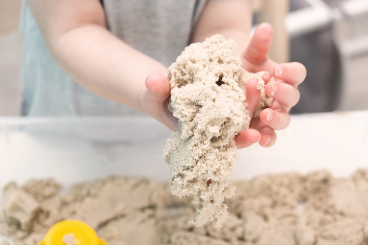 kinetischer sand als alternative zu herkömmlichem spielsand für kinder