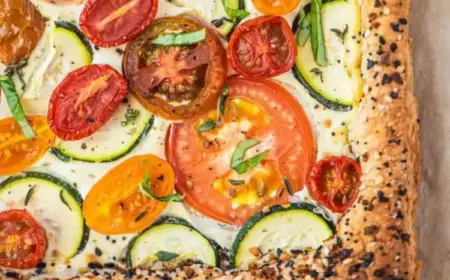 Kirschtomaten und Tomaten und Zucchini-Tarte zubereiten