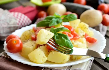 leichte salate zum grillen rezepte mediterraner kartoffelsalat rucola