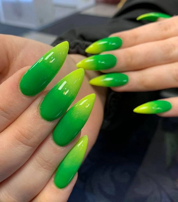 Limoncello Farbe und Grün kombinieren - Ombre-Nageldesign