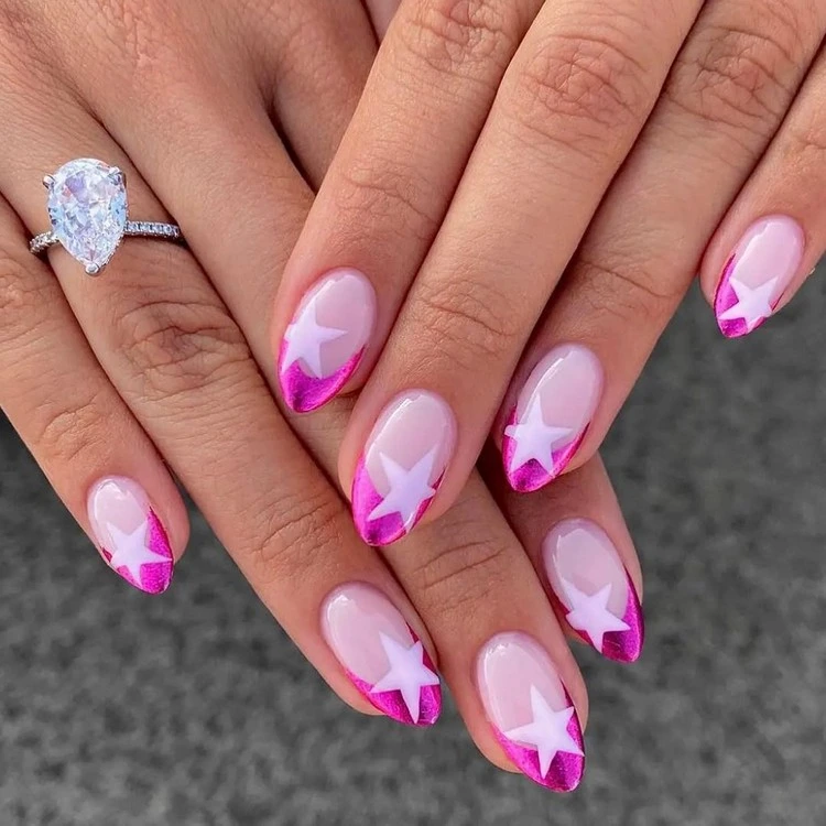 Metallische Pink French Nails mit weißen Sternen