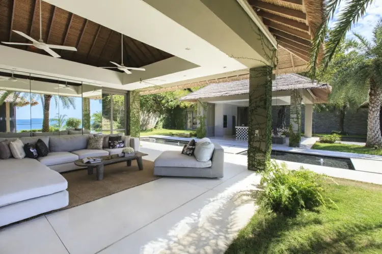 Minimalistisches Outdoor Wohnzimmer gestalten - Terrasse modern einrichten