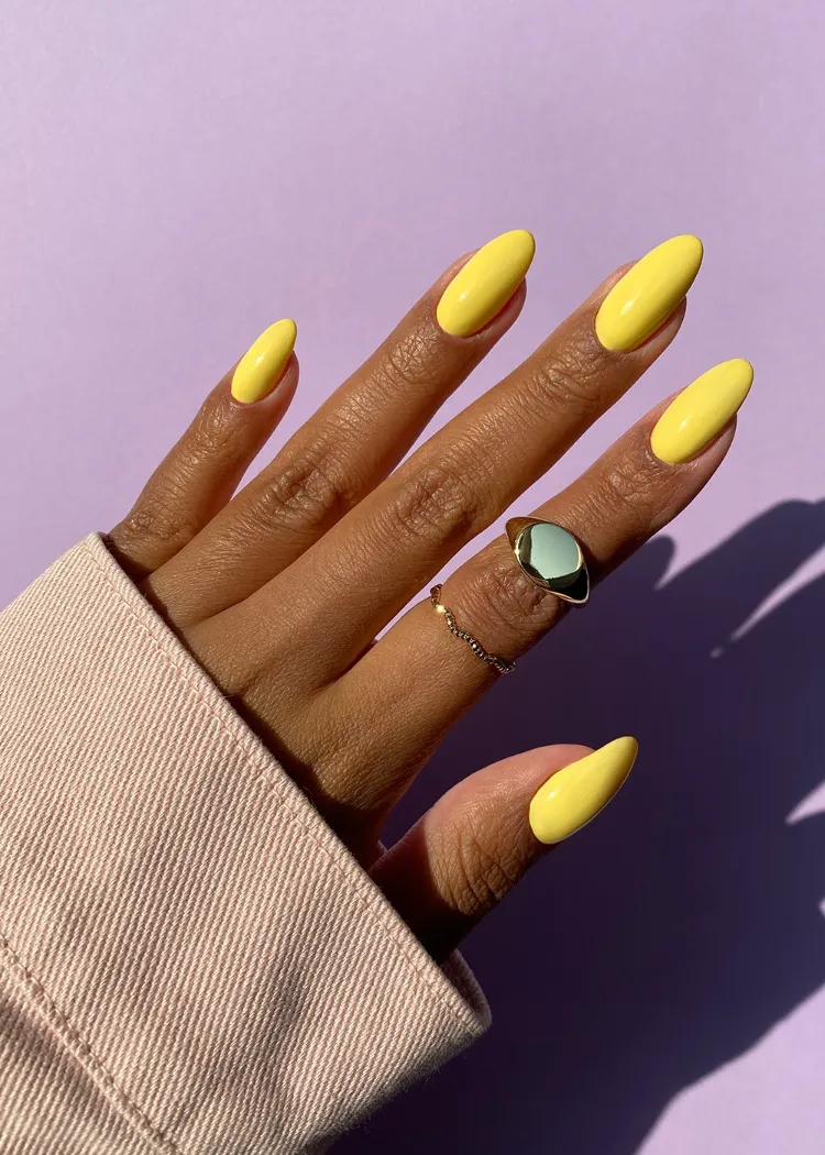 nagelfarbe für sommer 2023 lemonade nails nageldesign bilder