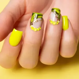 nagelfarbe für sommer 2023 trends square nails nageltrend