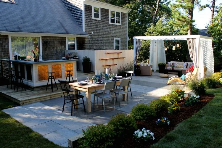 Outdoor-Wohnzimmer ist ein Muss in einem modernen Garten