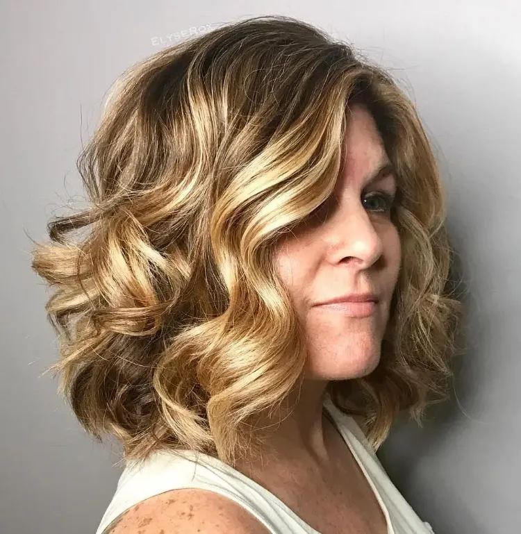 peppige frisuren für frauen ab 60 wavy lob trendfrisur sommer 2023