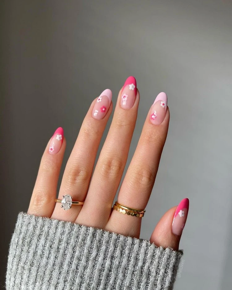 Pink French Nails mit Blümchen