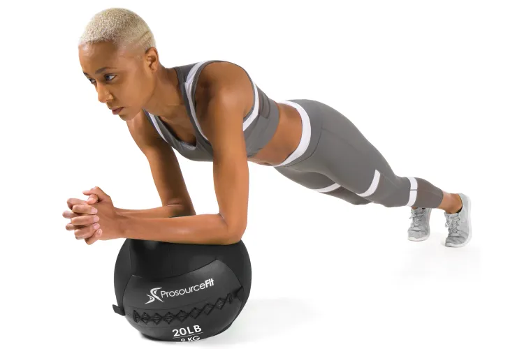 plank varianten mit medizinball slam ball Übungen ganzkörper training