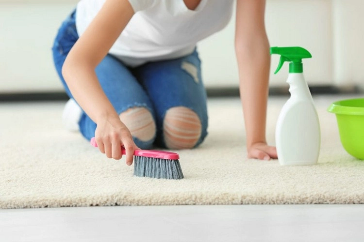 Reinigungsmittel für Teppiche mit Waschpulver herstellen