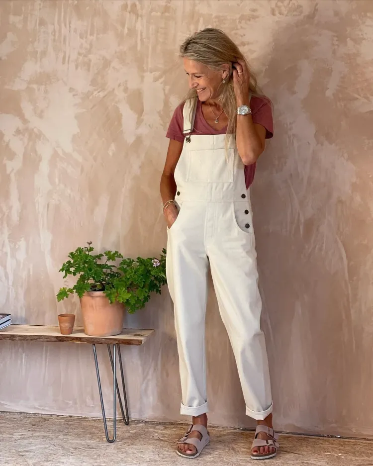 sandalen trends sommer 2023 rose birkenstocks kombinieren mit jeans