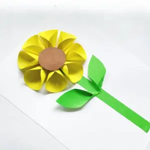 sonnenblume basteln aus gefaltetem papier 