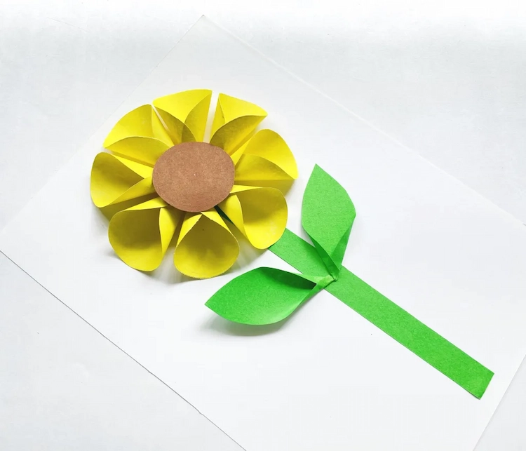 sonnenblume basteln aus gefaltetem papier 