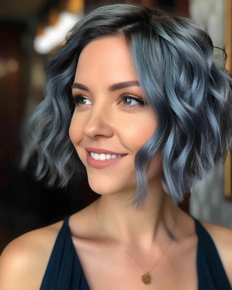 stufen bob trendfrisur sommer 2023 beach waves für kurze haare