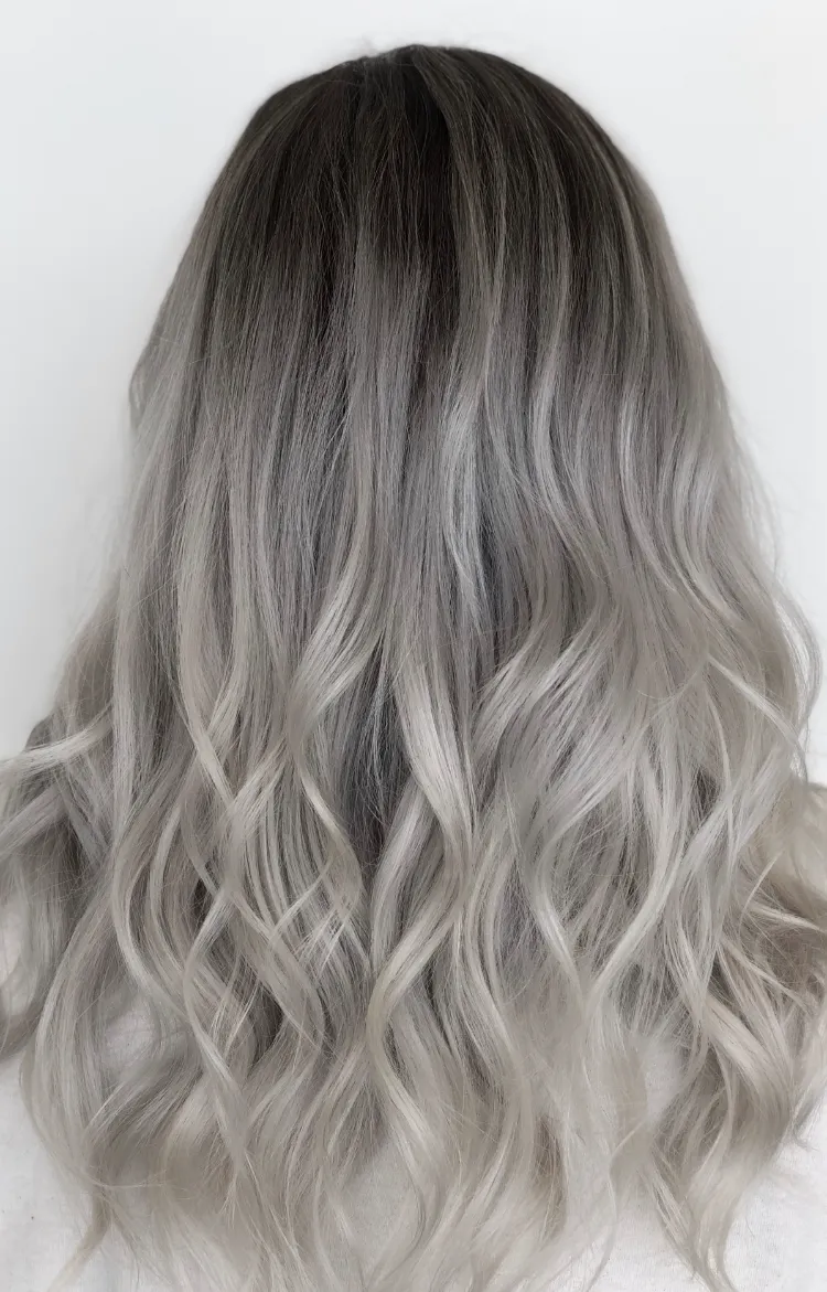 weiße haare mit strähnchen aufpeppen balayage für graues haar