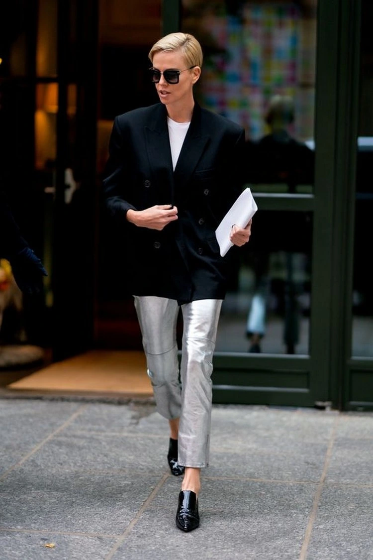Back to Office Outfits - Metallic ist bürofreundlich in 2023