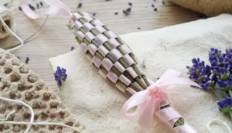 Basteln mit Lavendelblüten - Lavendelstäbchen als Alternative zum Duftsäckchen