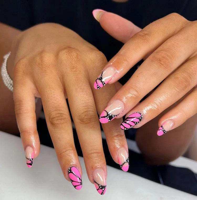 Butterfly nails in Rosa
