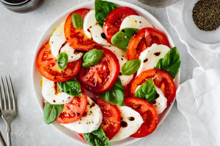 caprese salat originalrezept italienischer tomatensalat mit mozzarella
