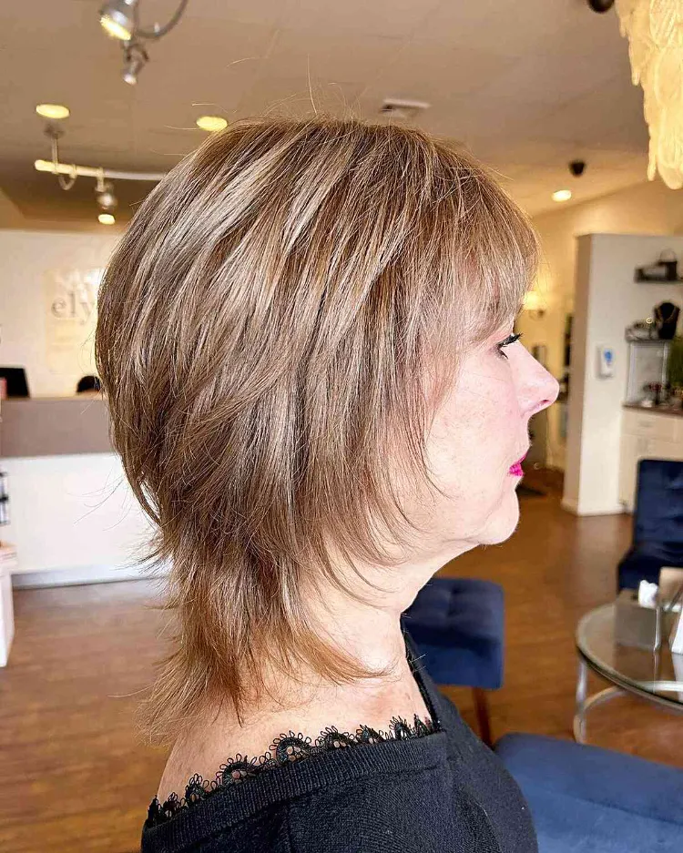 Freche Frisuren Frauen ab 60 moderne Haarschnitte für schulterlanges Haar