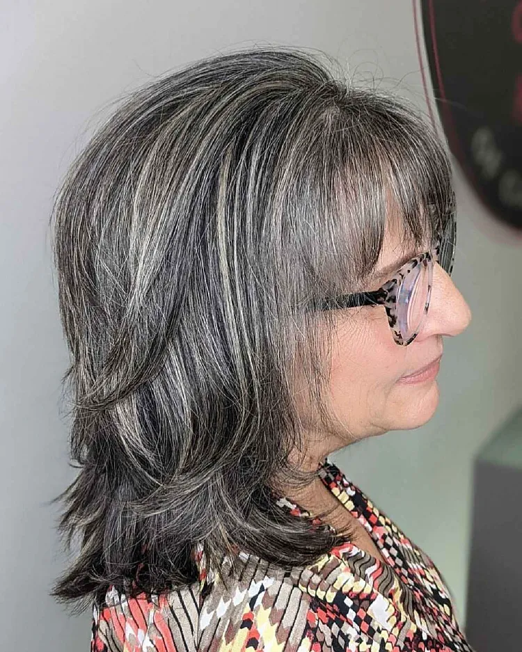 graue haare mit strähnchen aufpeppen coole haarschnitte für mittellanges haar