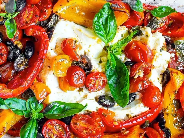 Griechischen Auflauf mit Feta Tomaten und Papika verfeinern