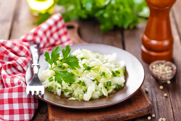 Griechischer Krautsalat mit Karotten griechische Vorspeisen Rezepte