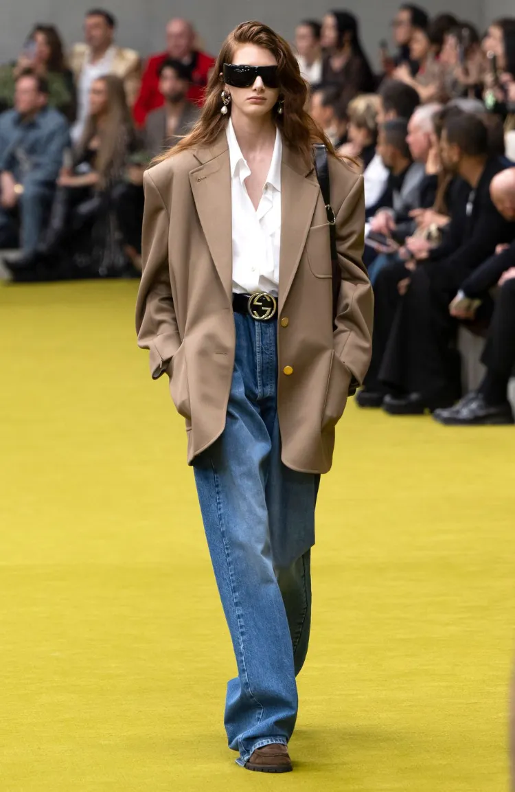 herbst trends 2023 oversized blazer und jeans kombinieren