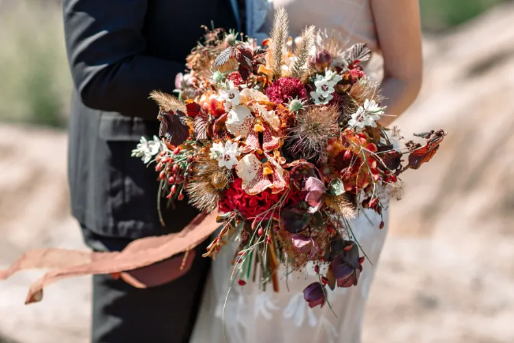 hochzeitstrends 2023 trockenblumen brautstrauß ideen für den herbst