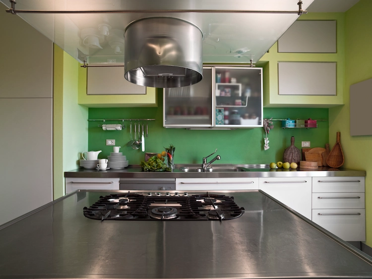 hygiene und sauberkeit in der küche aufrechterhalten und jegliche oberflächen wöchentlich abwischen
