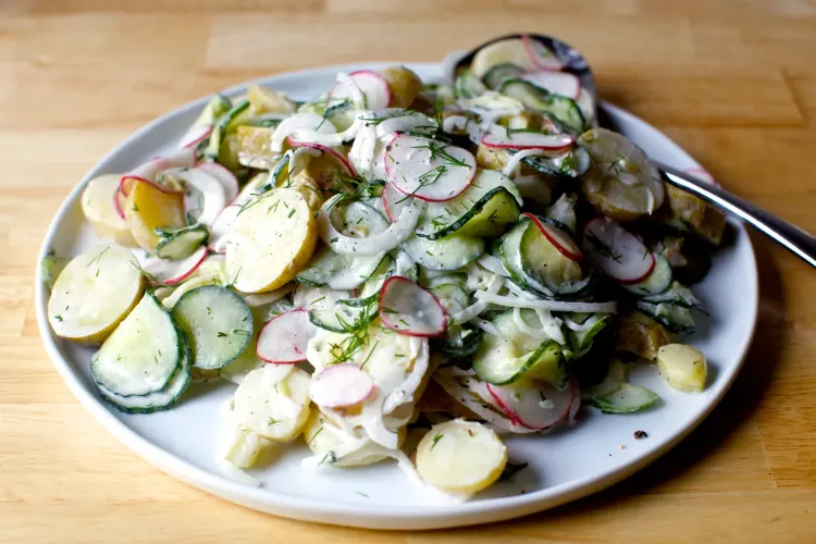 Kartoffel- Gurkensalat mit Sahnedressing Gurkensalat Rezepte